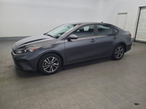 Used 2022 Kia Forte LXS w/ LXS Technology Package FWD image 2