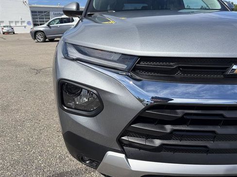 Used 2023 Chevrolet TrailBlazer LT FWD image 12