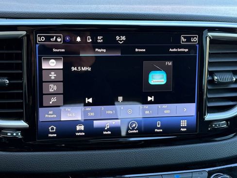 Used 2024 Chrysler Pacifica Touring-L image 29