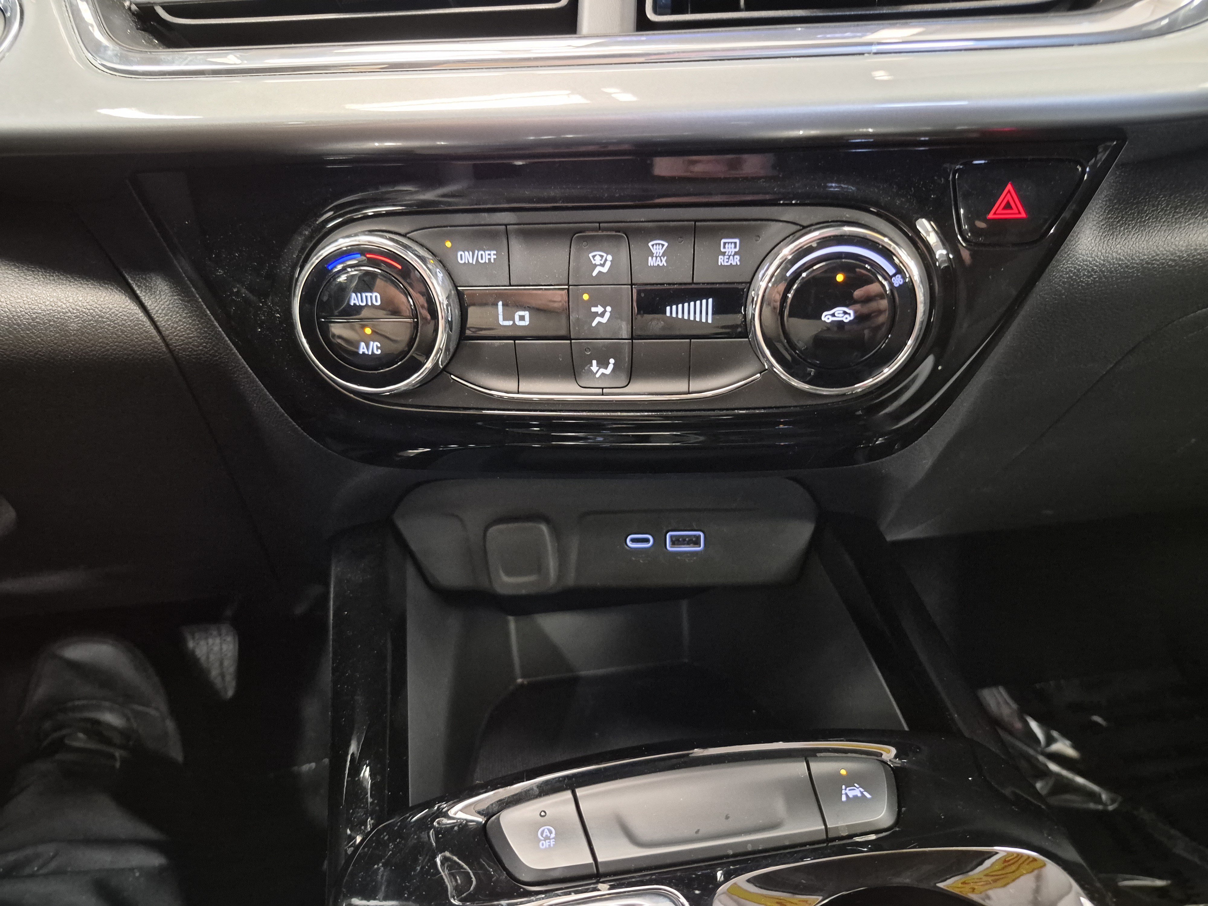 Used 2025 Chevrolet Trax LT FWD image 25