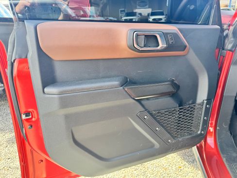 Used 2024 Ford Bronco Outer Banks image 9