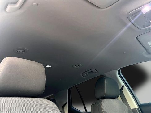 Used 2019 Chevrolet Traverse LT image 17