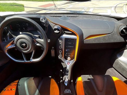 Used 2024 McLaren 750S Spider image 14