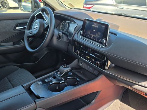 Used 2023 Nissan Rogue SV FWD image 5