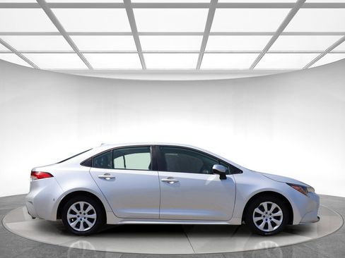 Used 2023 Toyota Corolla LE image 4