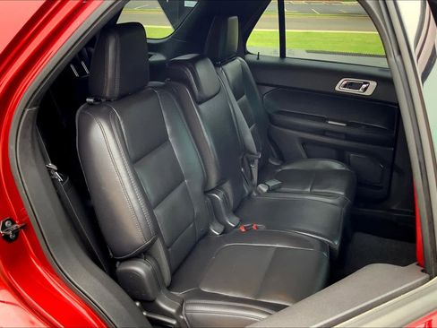 Used 2015 Ford Explorer XLT w/ Equipment Group 202B image 19