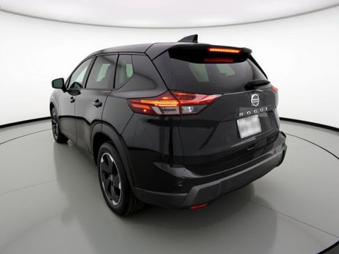 Used 2025 Nissan Rogue SV image 6