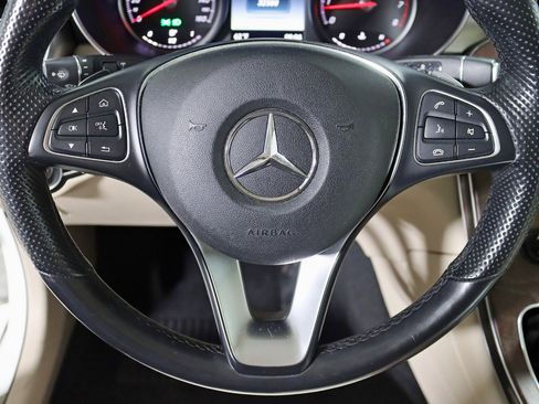 Used 2019 Mercedes-Benz GLC 300 4MATIC image 16