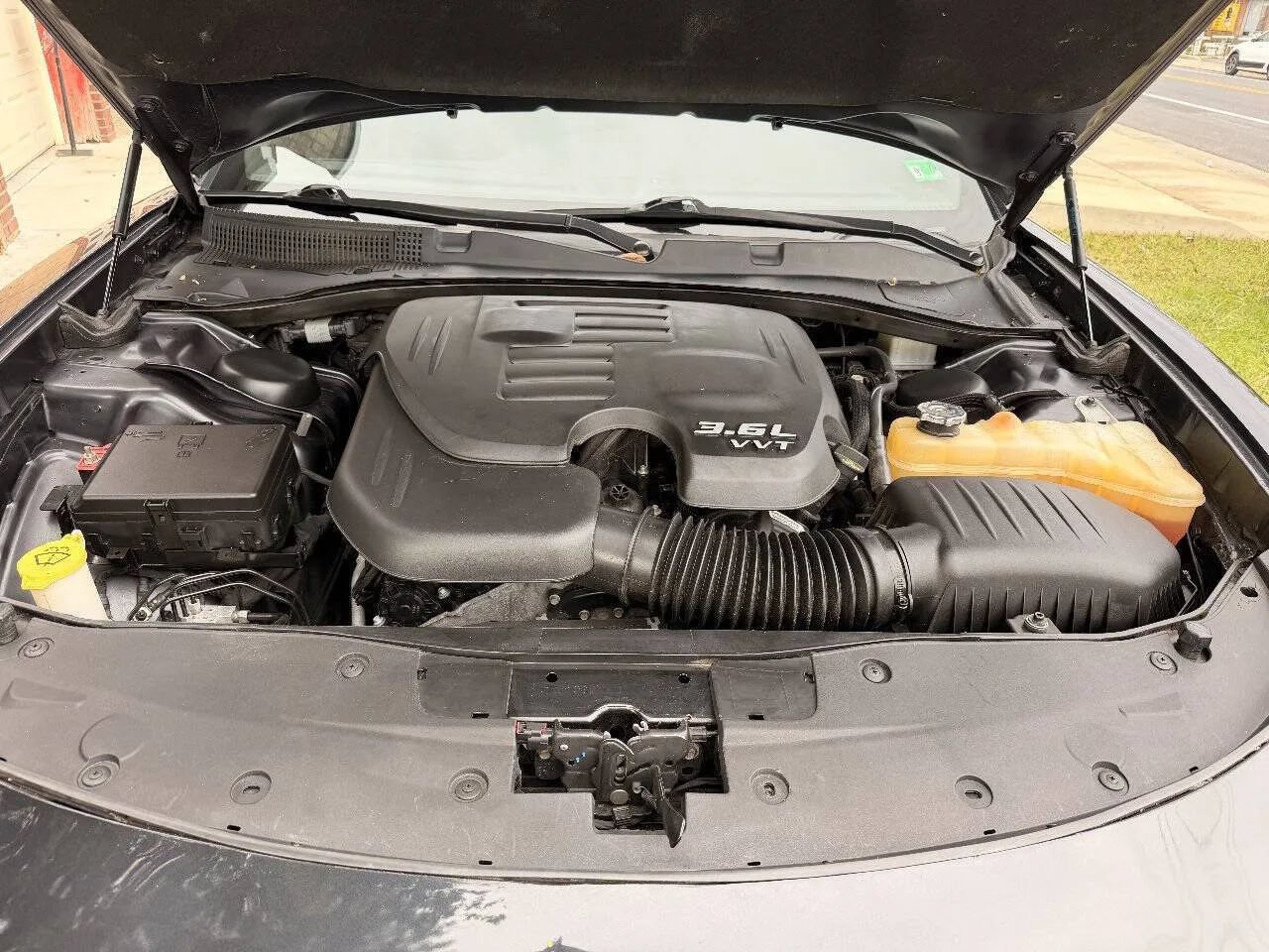 Used 2019 Dodge Charger SXT RWD image 31