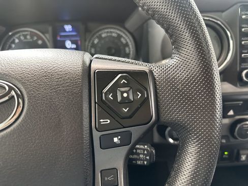 Used 2022 Toyota Tacoma TRD Off-Road image 23