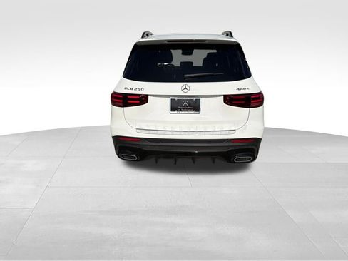 Used 2025 Mercedes-Benz GLB 250 4MATIC image 4