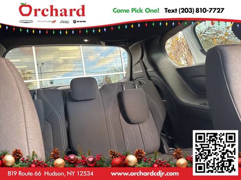 Used 2023 Chrysler Pacifica Touring image 21