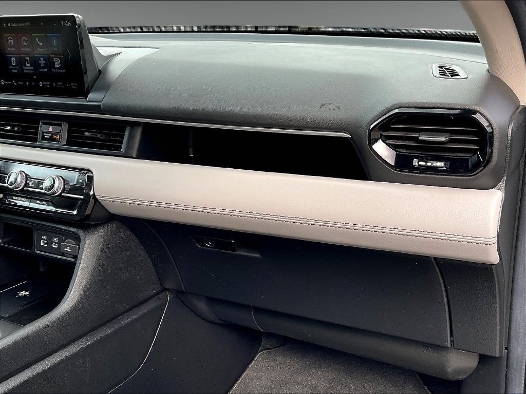 Used 2024 Honda Pilot Touring image 13