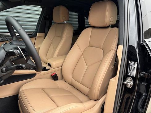 Certified 2026 Porsche Macan image 5