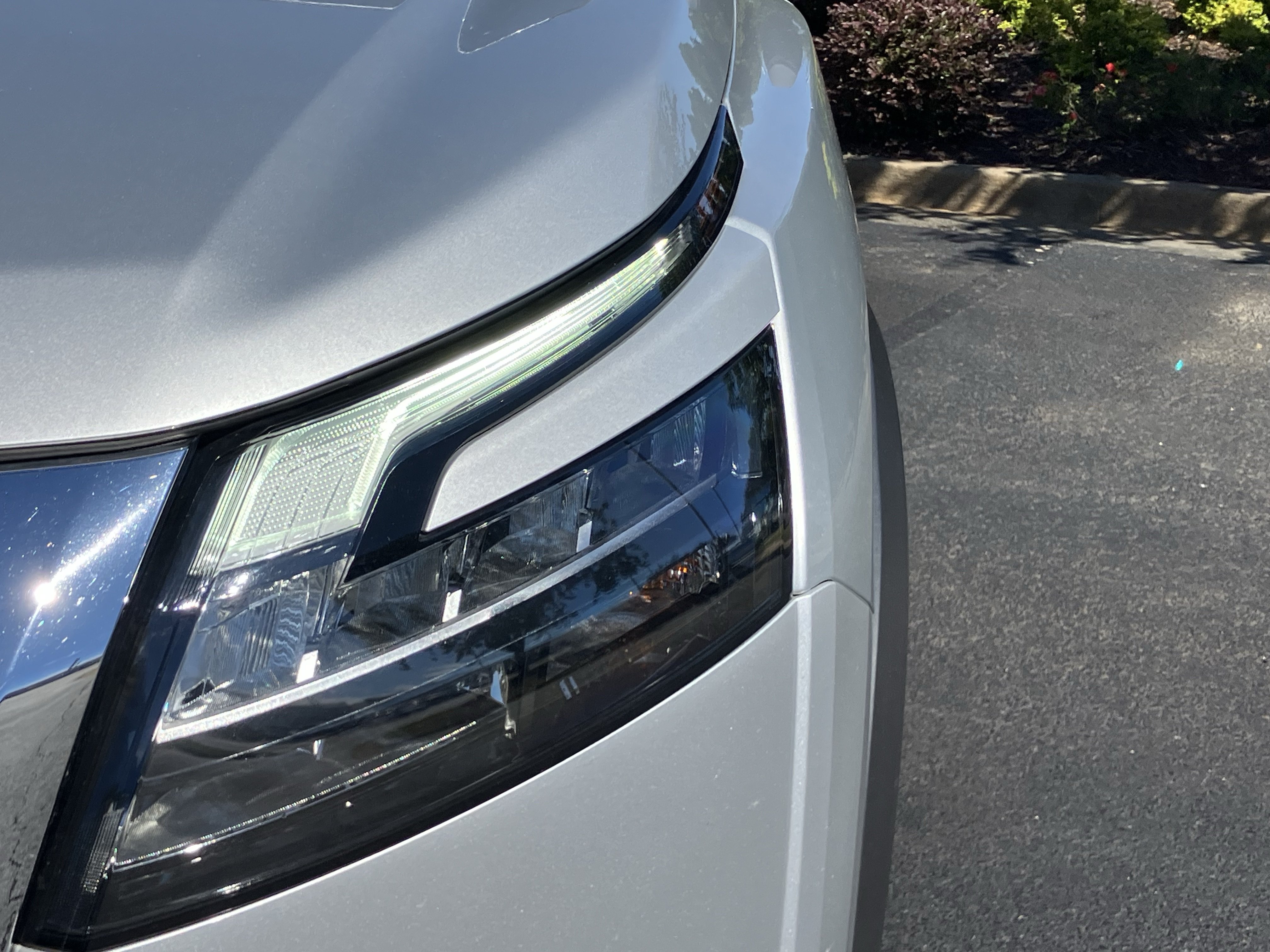 Used 2025 Nissan Pathfinder SL FWD image 5