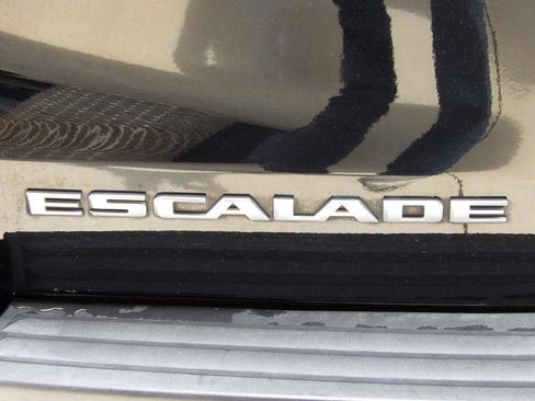 Used 2017 Cadillac Escalade ESV Luxury AWD/4WD image 38