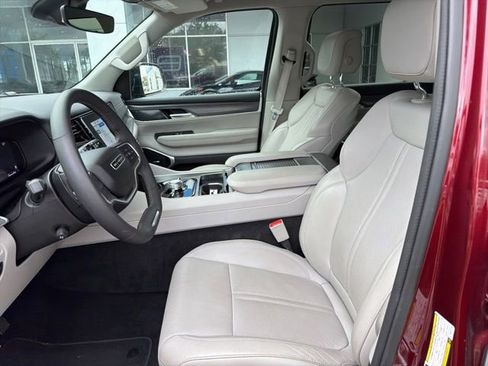 Used 2024 Jeep Wagoneer Series III AWD/4WD image 7