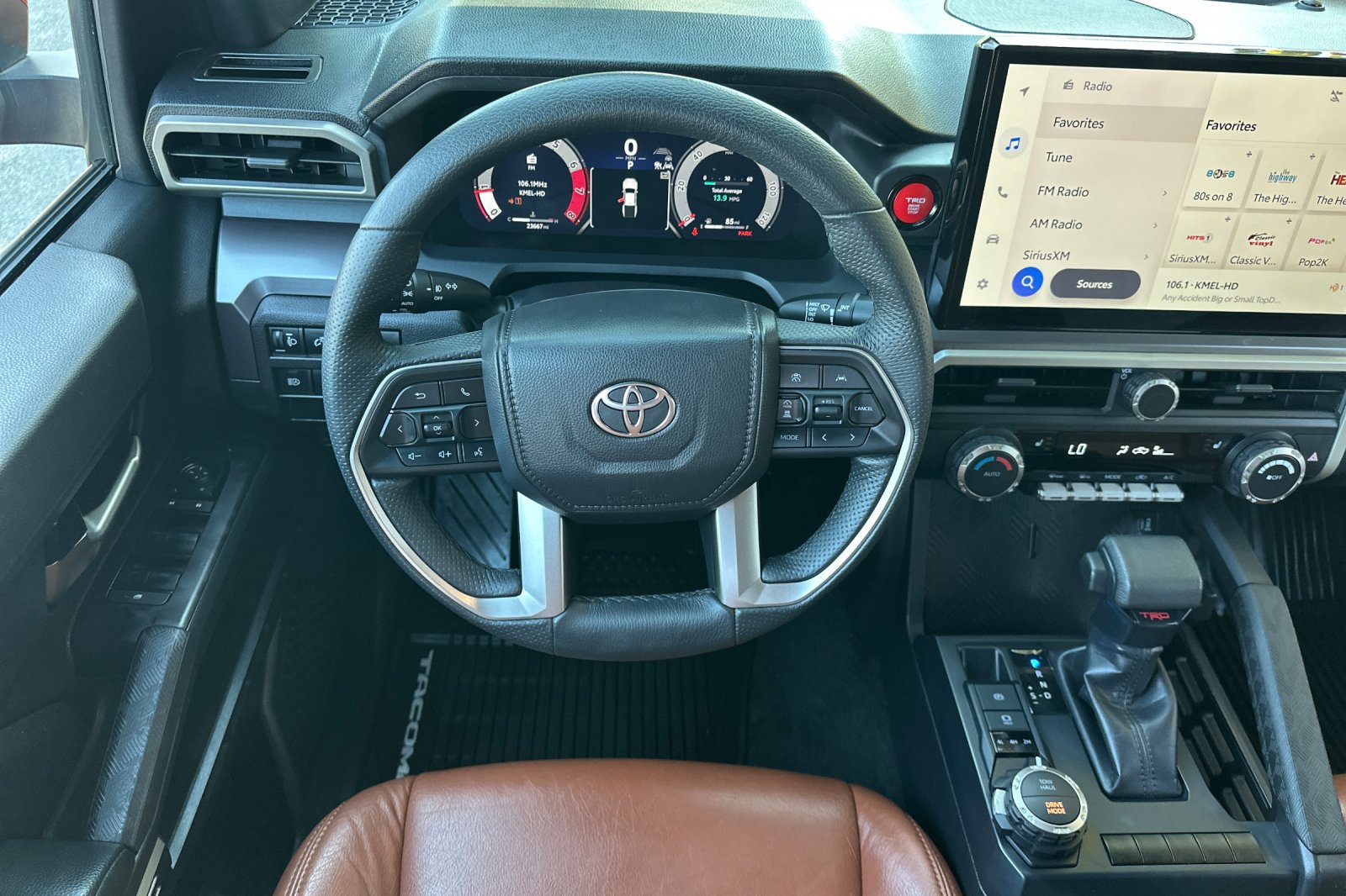 Used 2025 Toyota Tacoma TRD Sport AWD/4WD image 14