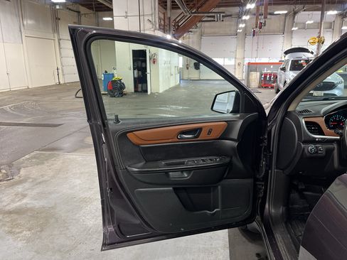 Certified 2015 Chevrolet Traverse LT AWD/4WD image 20