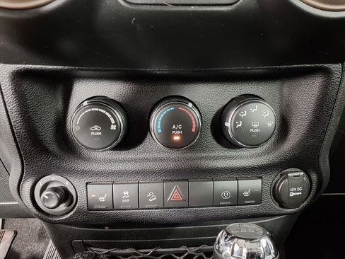Used 2017 Jeep Wrangler Unlimited Sahara image 18