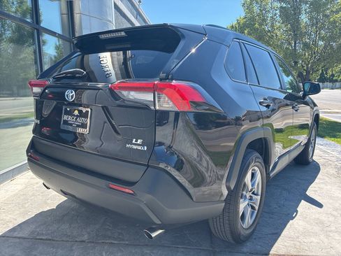 Used 2022 Toyota RAV4 LE AWD/4WD image 5