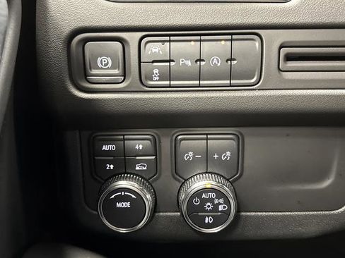 Used 2024 GMC Yukon XL SLE image 22