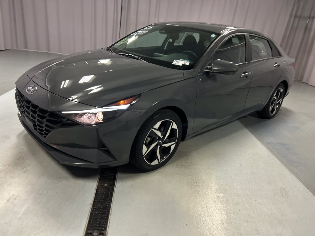 Used 2023 Hyundai Elantra SEL w/ Convenience Package FWD image 3