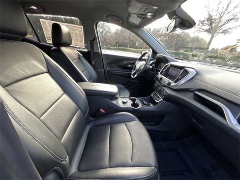 Used 2024 GMC Terrain SLT image 21
