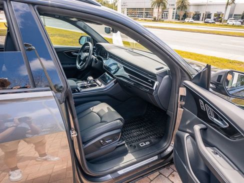 Used 2025 Audi Q8 Prestige image 34