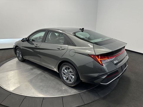 Certified 2025 Hyundai Elantra Hybrid FWD image 5