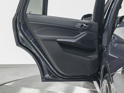 Used 2022 BMW X7 xDrive40i w/ M Sport Package image 25