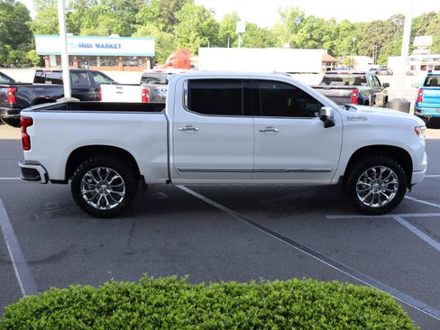 Used 2024 Chevrolet Silverado 1500 High Country w/ High Country Premium Package AWD/4WD image 11