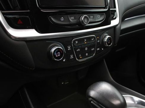 Used 2021 Chevrolet Traverse RS AWD/4WD image 18