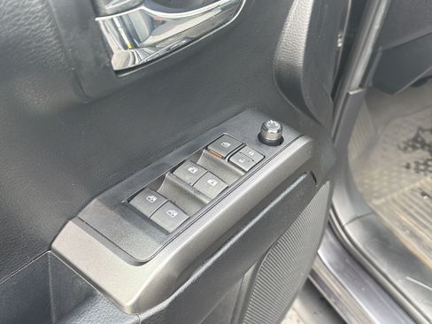 Used 2022 Toyota Tacoma TRD Off-Road w/ Technology Package RWD image 23