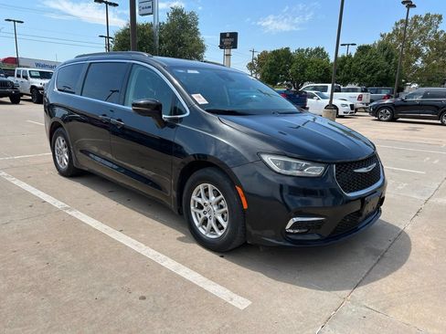 Used 2022 Chrysler Pacifica Touring-L w/ Uconnect Theater Family Group FWD image 1