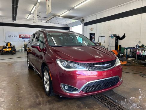 Used 2020 Chrysler Pacifica Limited FWD image 9
