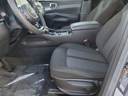 Used 2023 Kia Sorento LX image 19