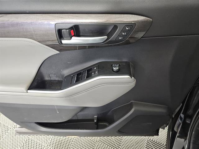Certified 2026 Toyota Highlander Limited AWD/4WD image 9