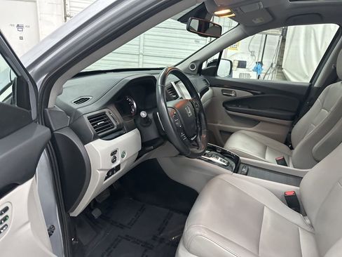Used 2017 Honda Pilot Touring image 9