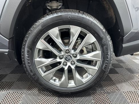 Used 2020 Toyota RAV4 XLE Premium image 34