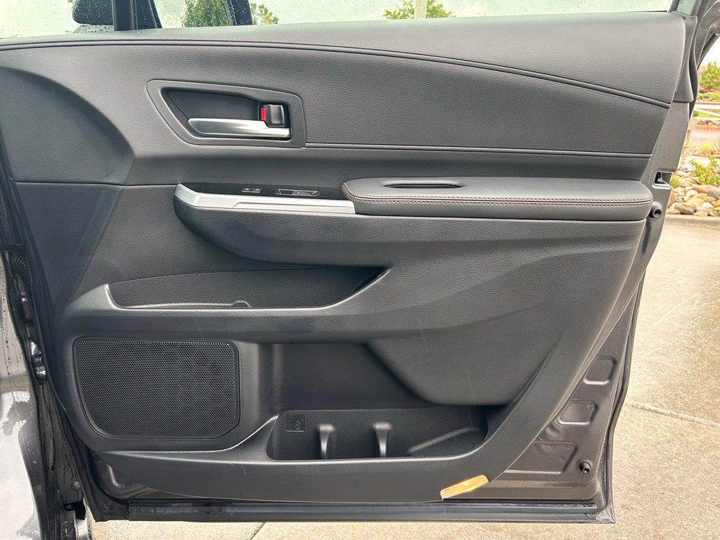 Used 2025 Toyota Sienna Platinum AWD/4WD image 29