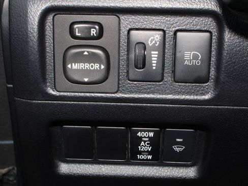 Used 2022 Toyota 4Runner SR5 AWD/4WD image 10