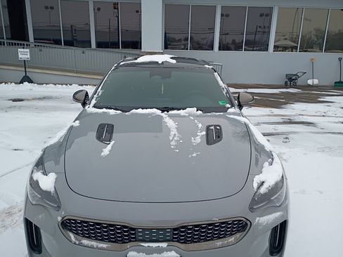 Used 2022 Kia Stinger GT1 image 2