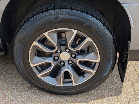 Used 2021 Chevrolet Tahoe LT w/ Luxury Package image 32