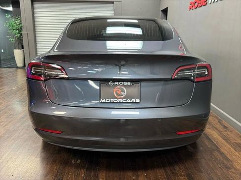 Used 2020 Tesla Model 3 Standard Range image 4