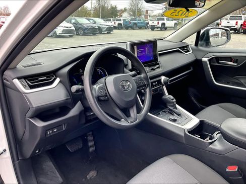 Used 2025 Toyota RAV4 XLE image 8