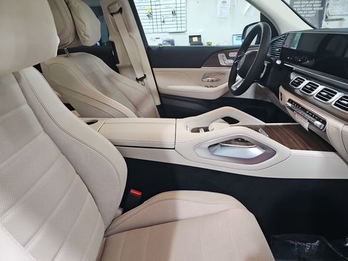 New 2026 Mercedes-Benz GLS 450 4MATIC image 10