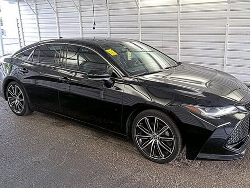 Used 2019 Toyota Avalon Touring FWD image 4