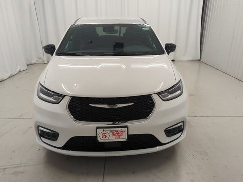 New 2026 Chrysler Pacifica Select image 6