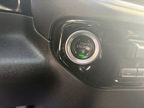 Used 2025 GMC Sierra 1500 SLT AWD/4WD image 21